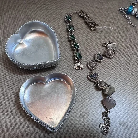 Set of 9 Bracelets including Brighton and Vintage. & cute Heart Embelished Box - Picture 9 of 15